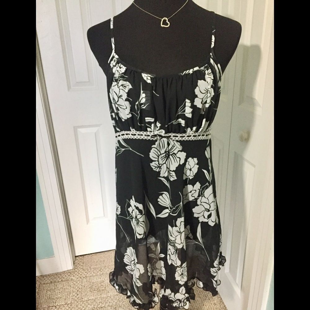 Beautiful night gown in large by Secret Treasures
